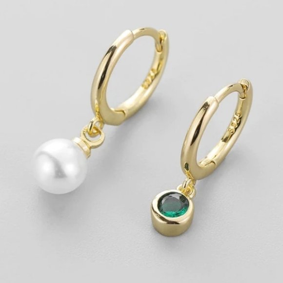 *NEW Gold Emerald Pearl Drop Huggie Hoop Earrings - Picture 1 of 7